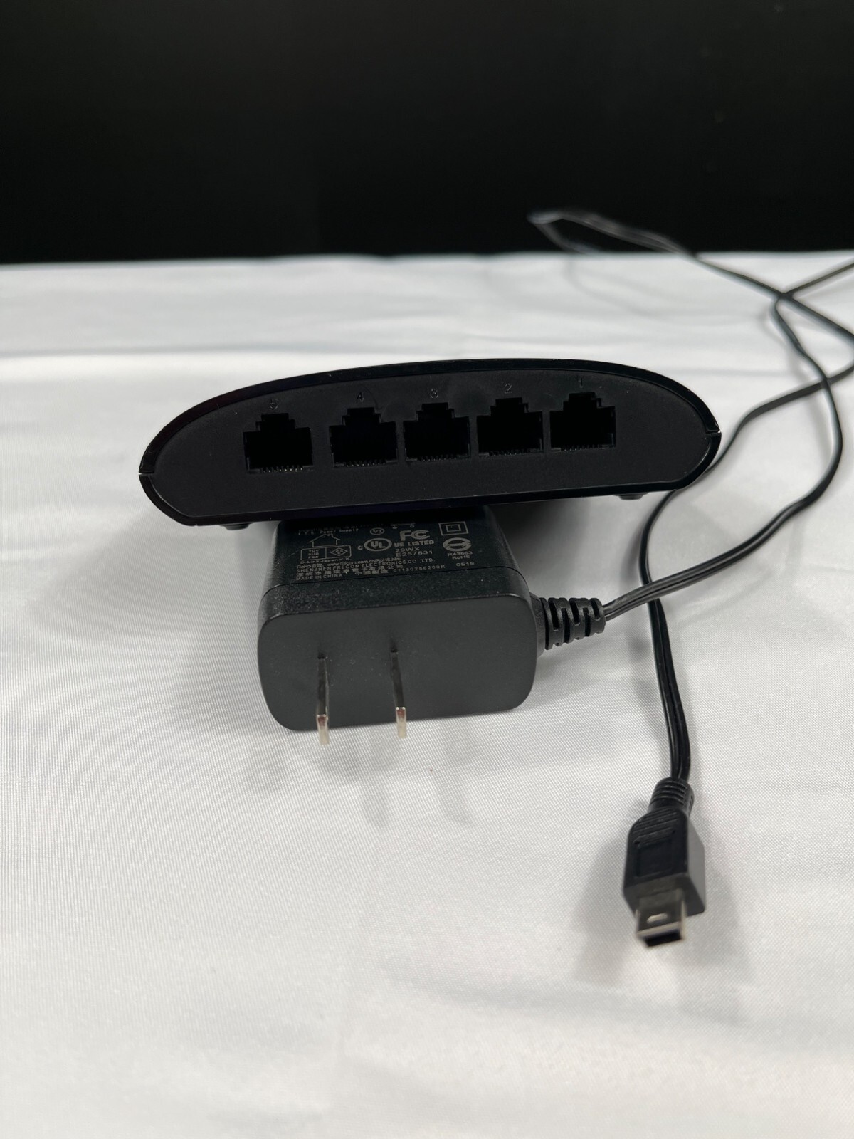 D Link 5 Port Gigabit Ethernet Desktop Switch DGS 1005G SKU 7369