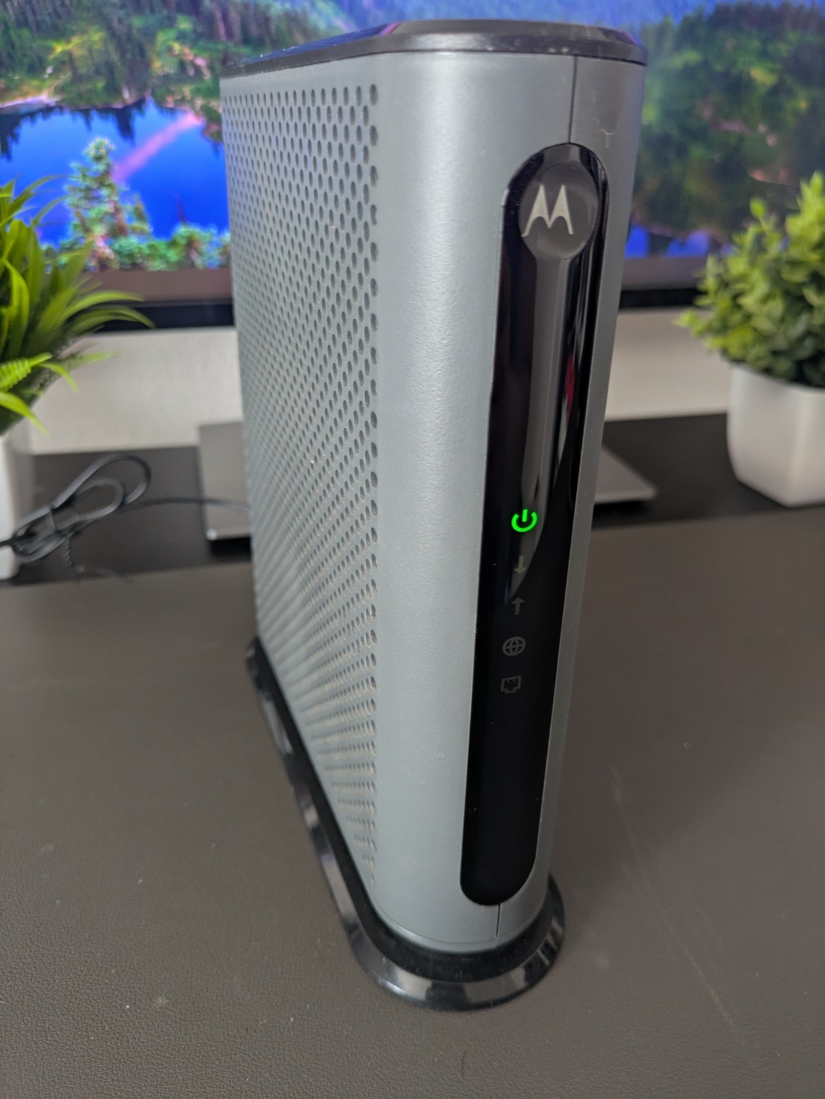 Motorola MB8611 DOCSIS 3.1 Modem - Slightly Used, Fully Operational