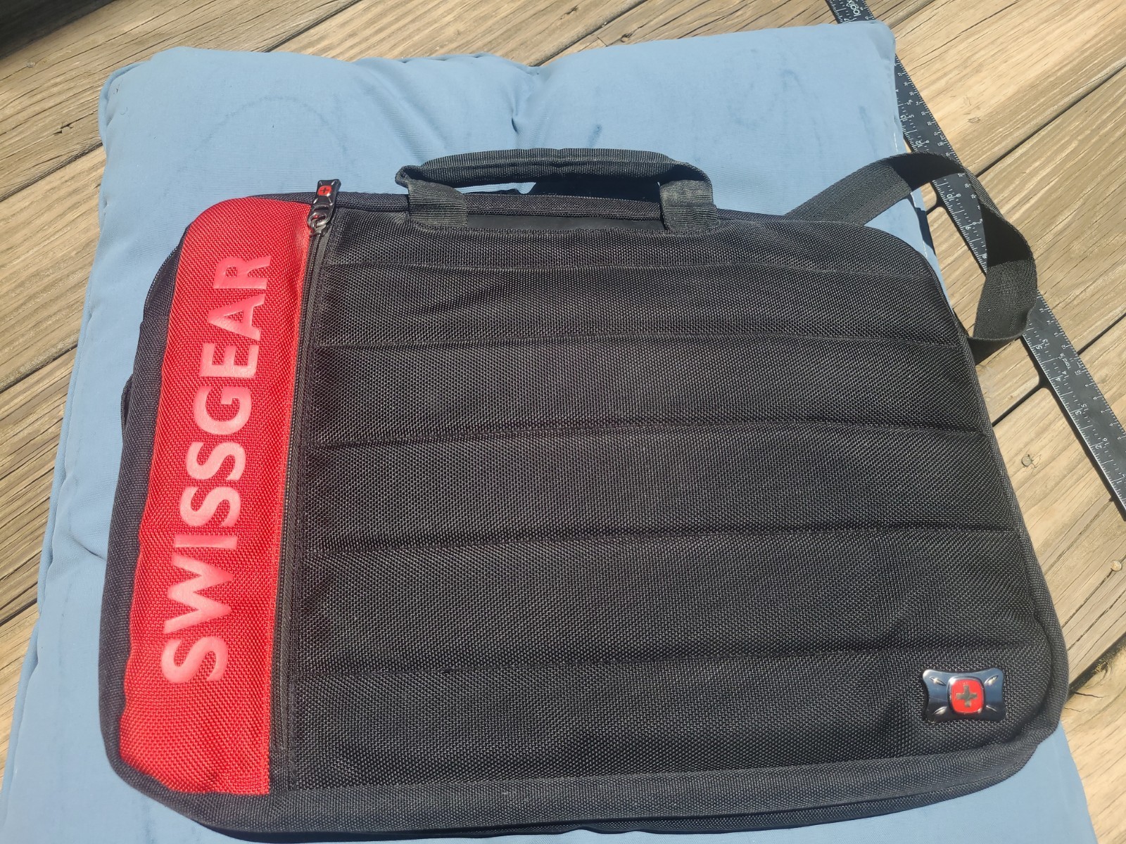 Swiss Gear SA8733 Black TSA Friendly ScanSmart Laptop Messenger Bag