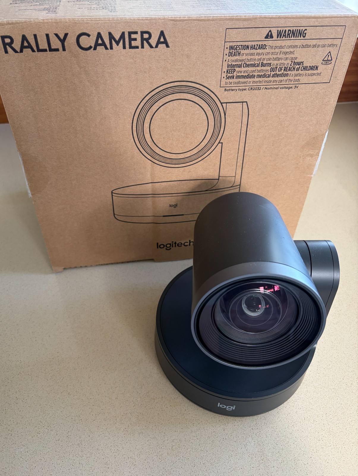 Logitech Rally Camera V-R0010 + PTZ Power Splitter V-U0052 + Remote Control