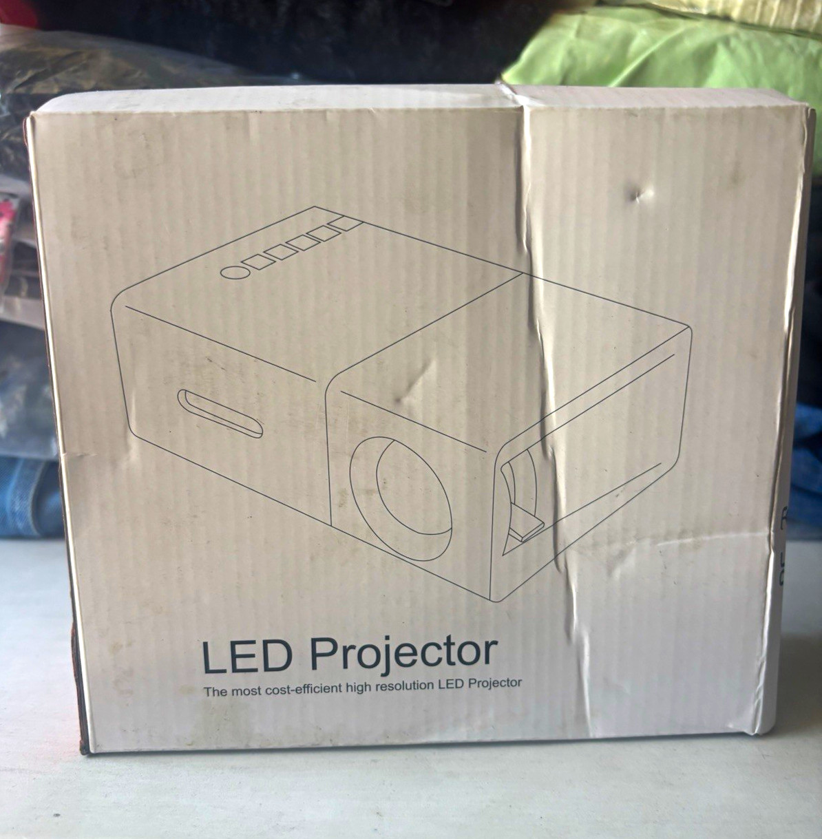 LED Projector TFT LCD 320x240 Native 1080p Support USB Portable Speakers