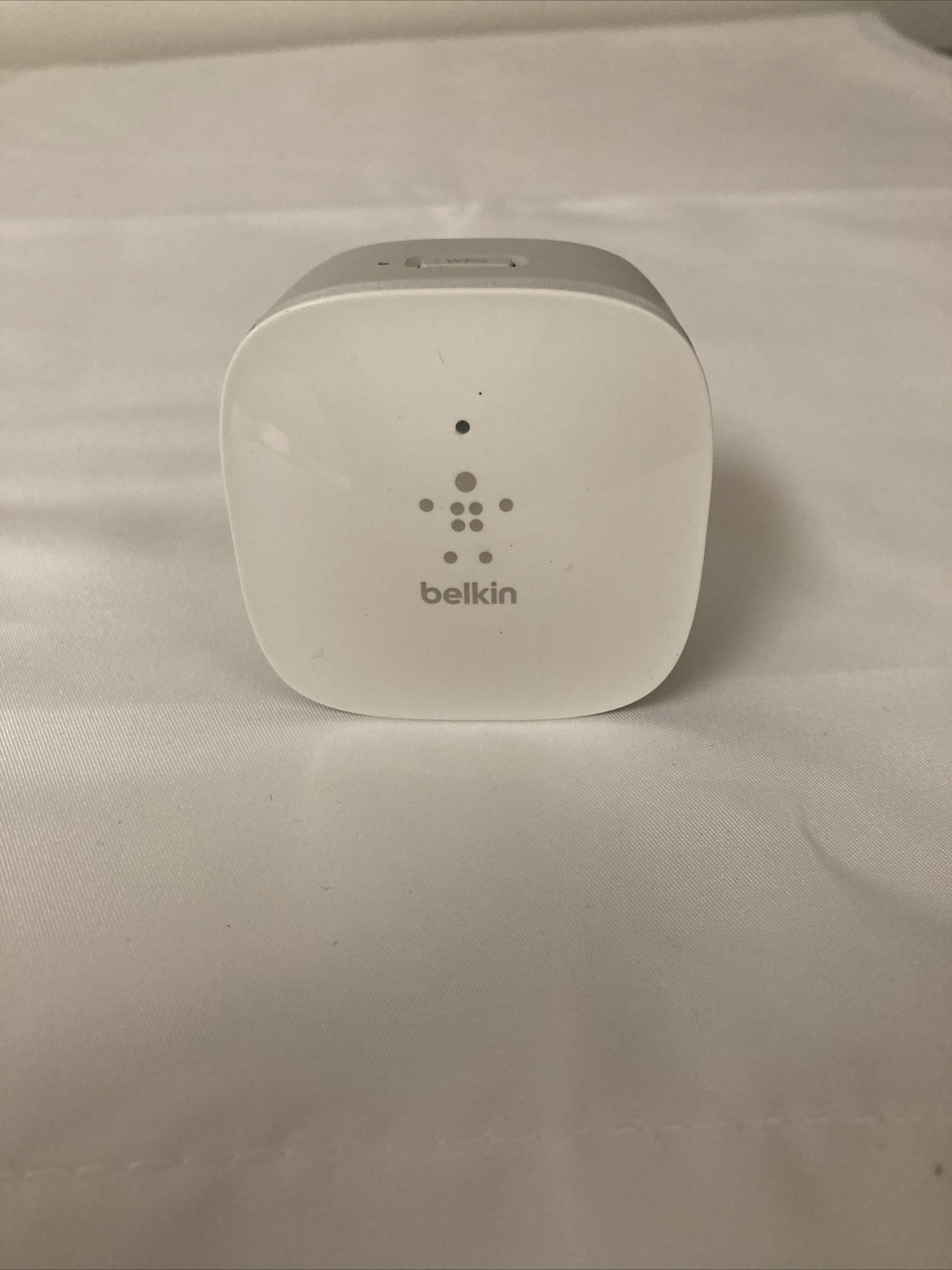 Belkin N300 Wall-Mount Wi-Fi Range Extender with Simple Start (F9K1015)