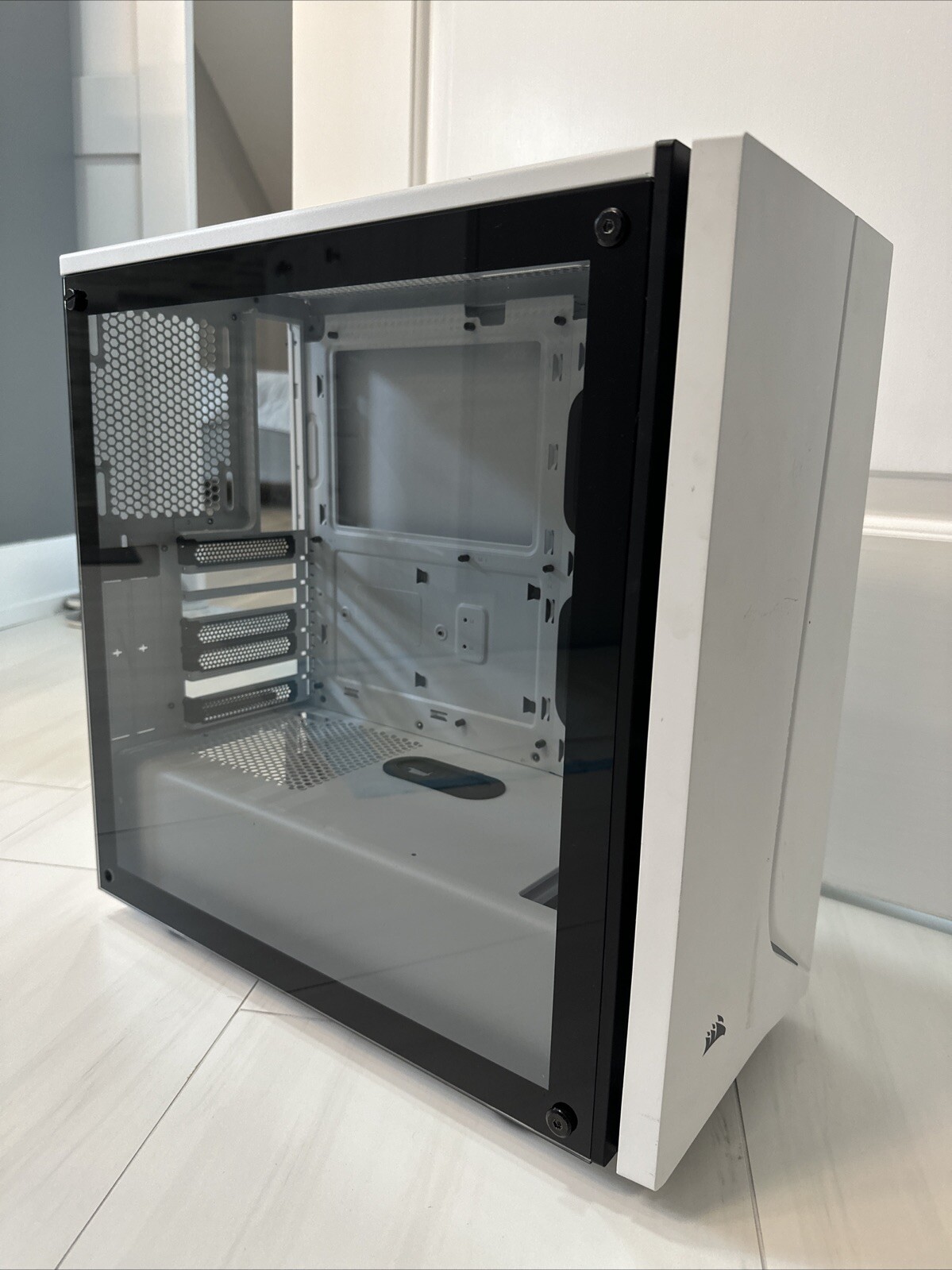 Corsair Carbide PC Case, Missing Wires, Missing Parts, And Missing Screws