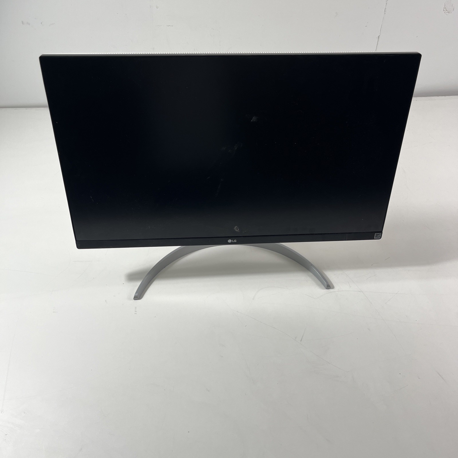 LG 27UP600-W 27-inch Ultrafine 4K UHD (3840x2160) IPS Computer Monitor-READ
