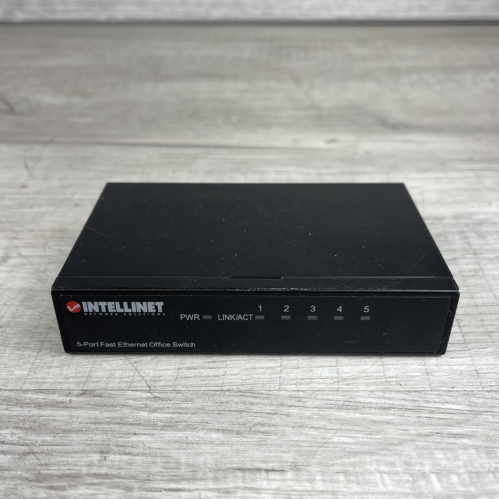Intellinet 523301 Black Metal 5-Port 10/100Mbps Fast Ethernet Office Switch