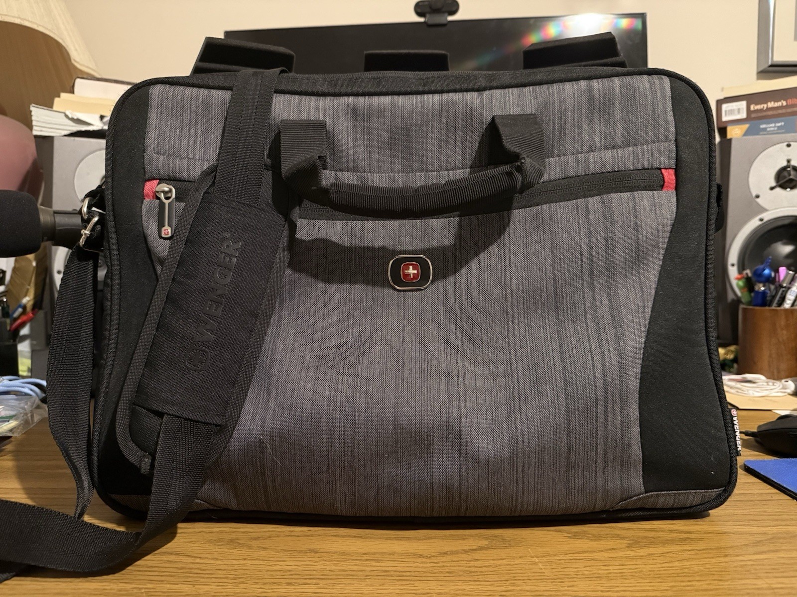 Swissgear Structure 16-inch laptop Carry Case Red And Gray
