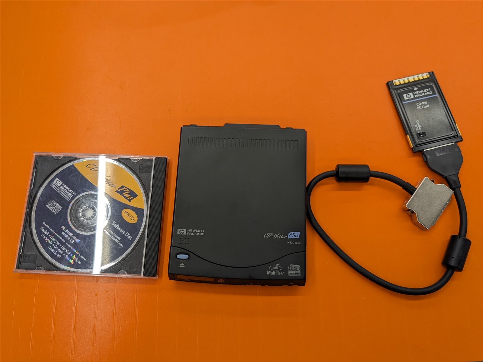 ⭐️⭐️⭐️⭐️⭐️ Vintage HP M820 CD-Writer Plus w/ Software Disk, Cable, & PC Card 