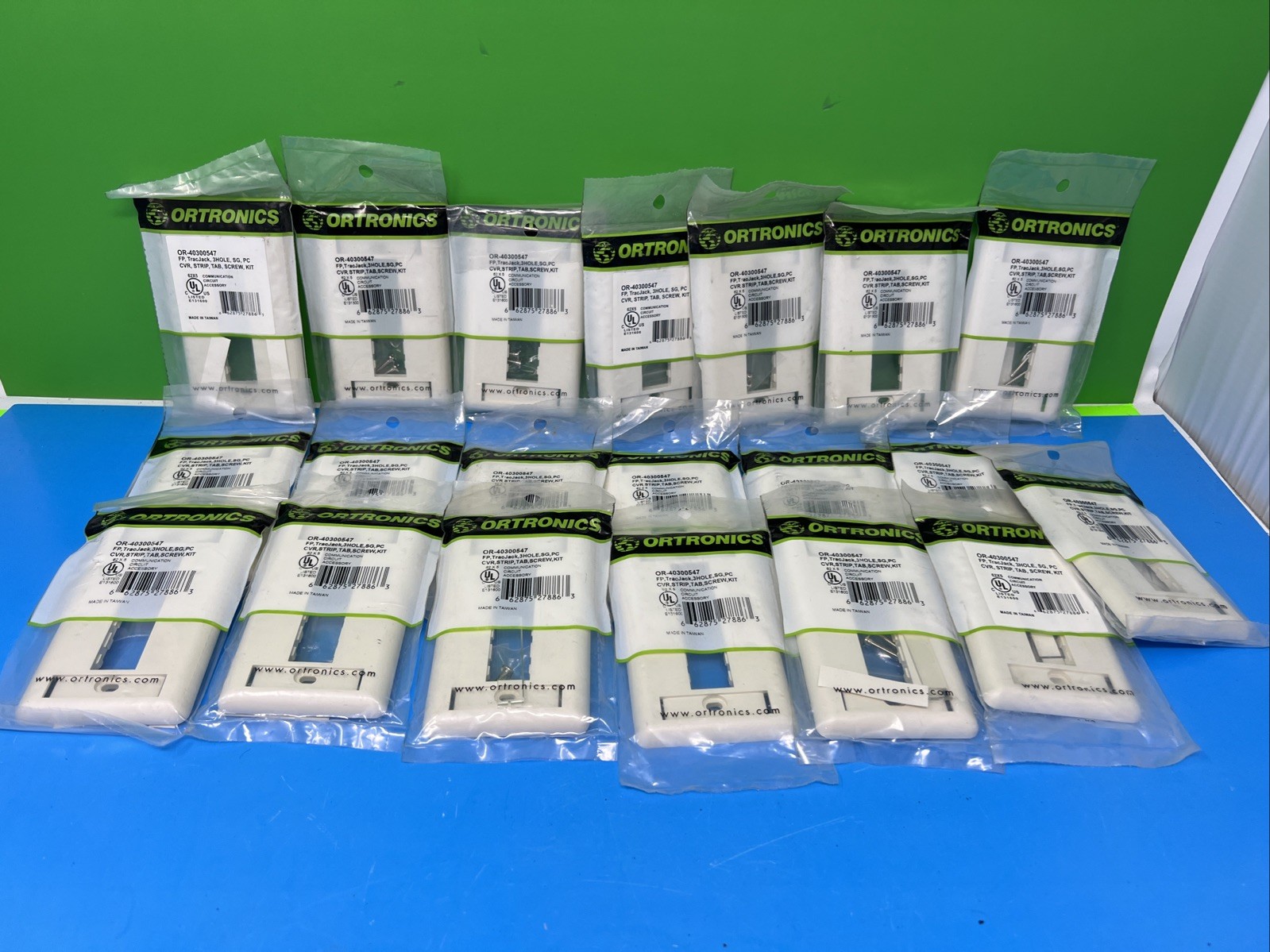 LOT OF 20 Ortronics OR-40300547 FP, TracJack Faceplate 3 Hole SG PC Kit White