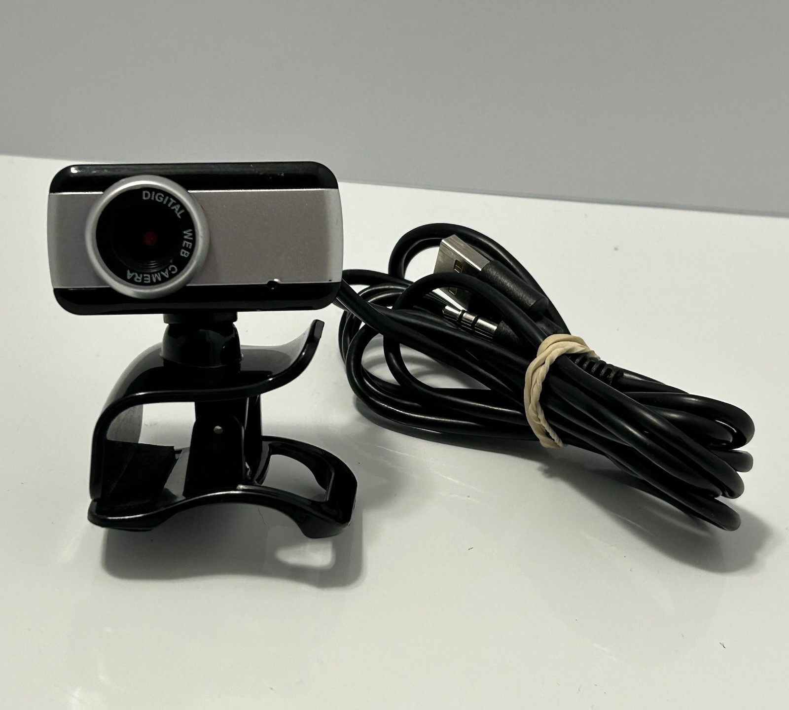 Xtreme Tech Clip-On Webcam with Built-in Microphone - Black