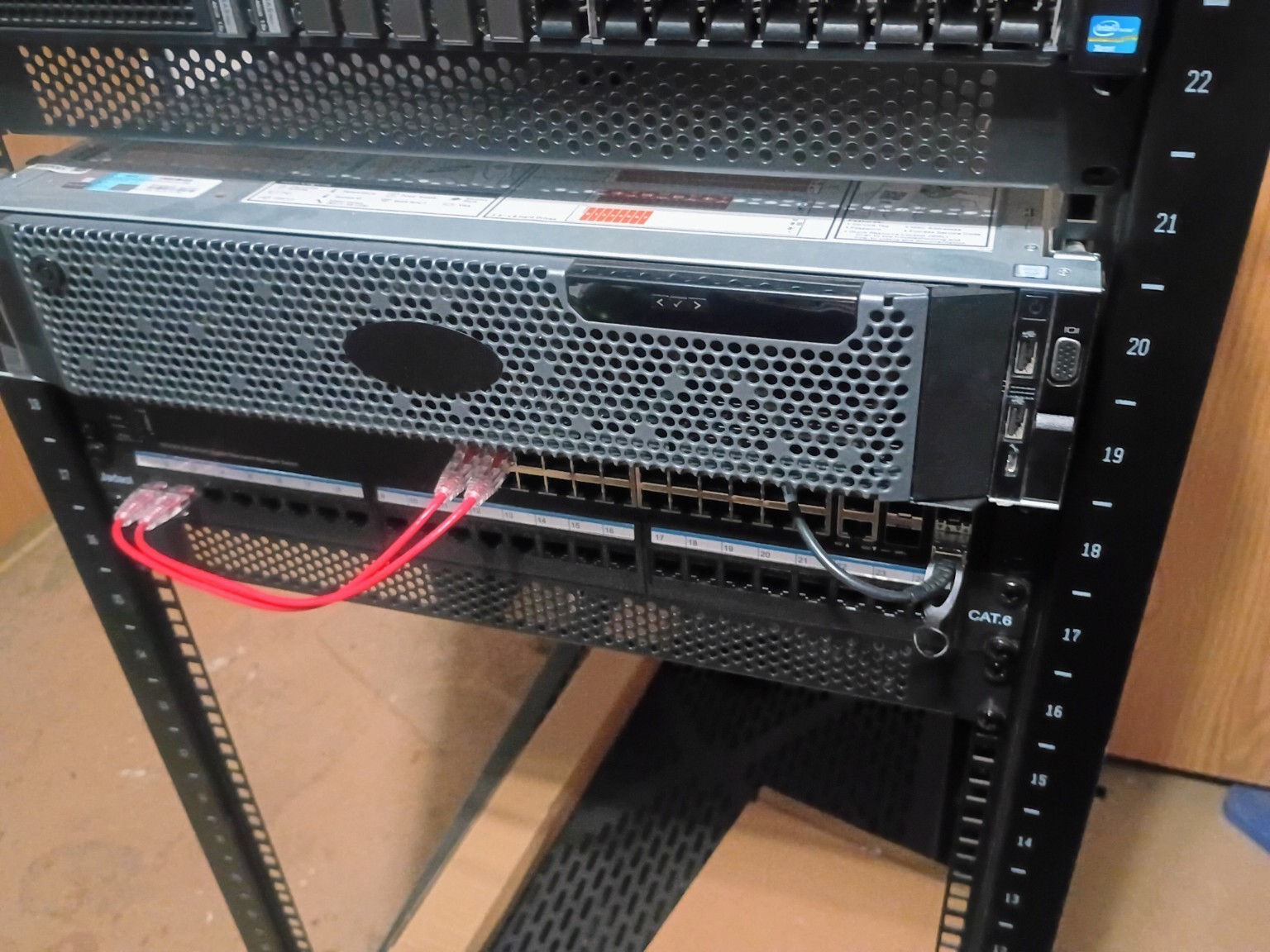 Dell PowerEdge R740xl Dual Xeon Gold 6132 128GB 2x Tesla P100 16GB 10GbE Rails