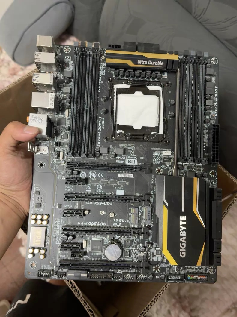 Gigabyte GA-X99-UD4 LGA 2011-V3 DDR4 Intel X99 Motherboard