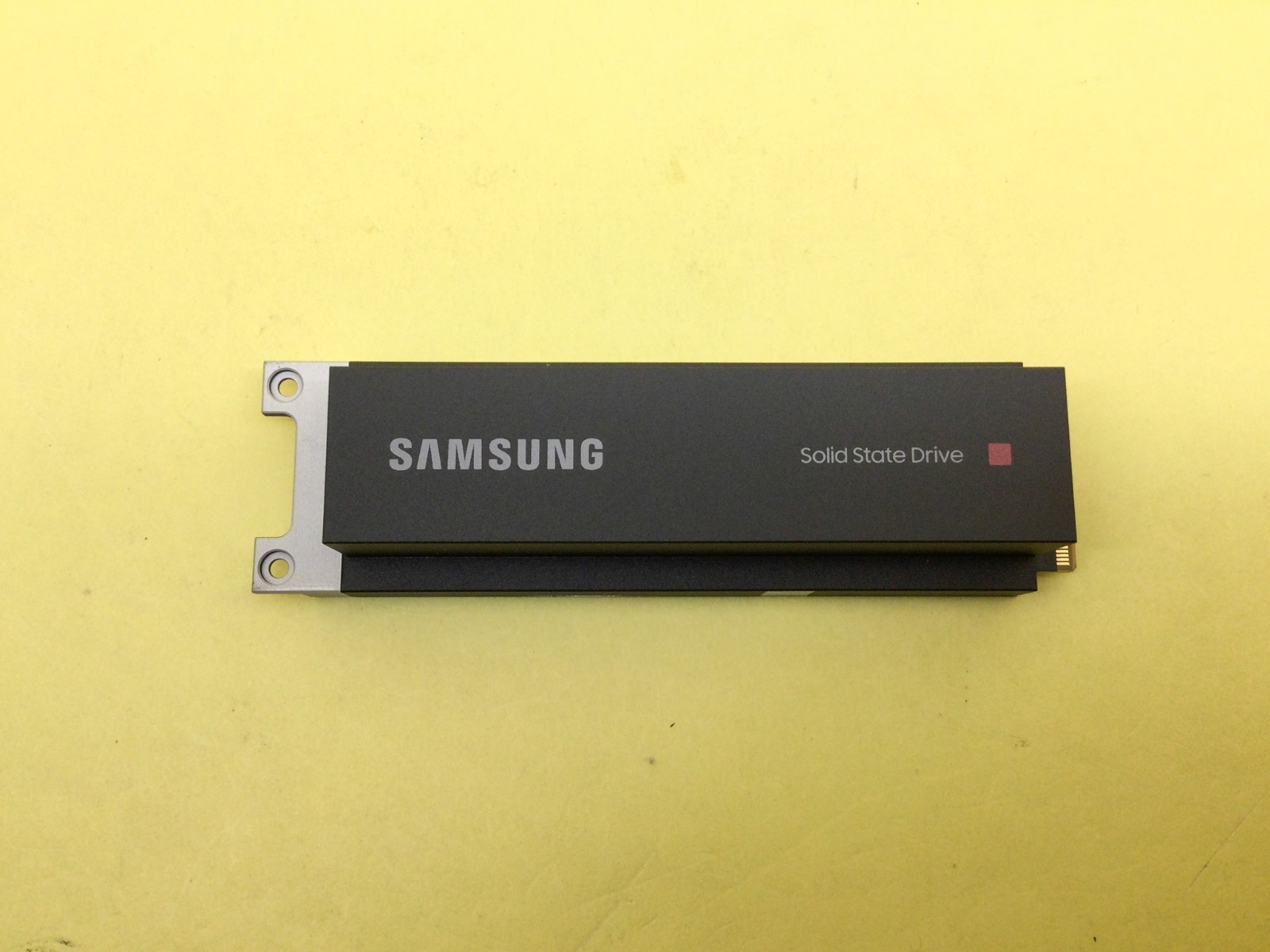 MZ-OL21T9A Samsung PM9A3 1.92TB E1.S NVME PCIE4.0 SSD MZOL21T9HCJR New