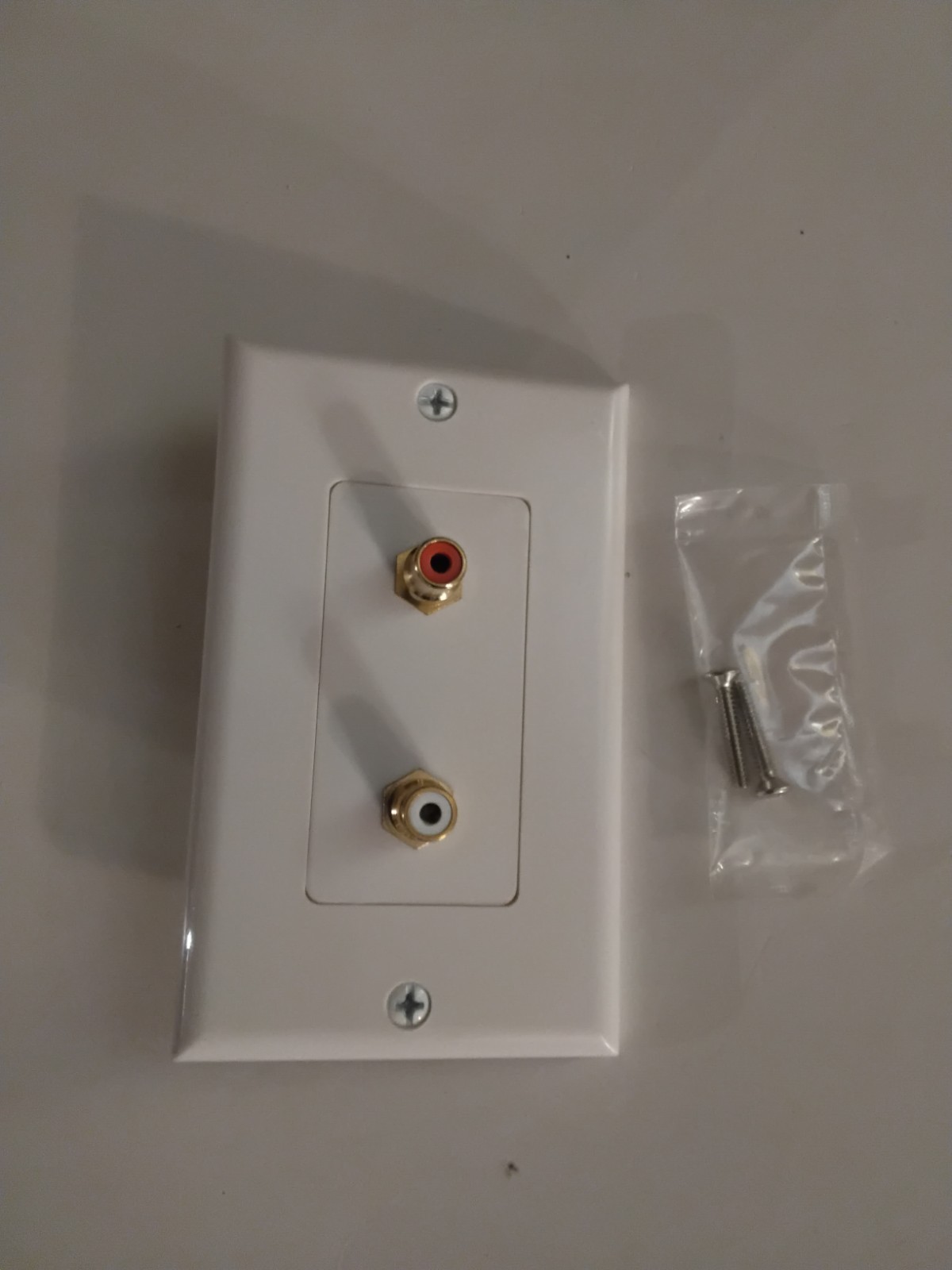 DECORA FACEPLATE WHITE DUAL RCA's FEED-THRU JACKS(FEM) VANCO- BRAND NEW