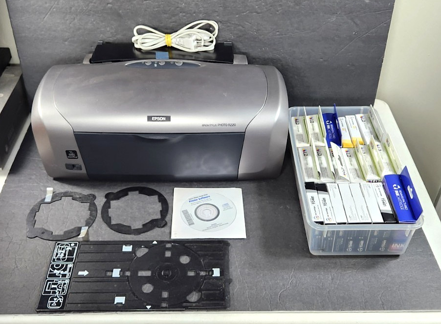 Epson Stylus Photo R220 Inkjet Printer Photo and CD/DVD and Extra Ink Untested