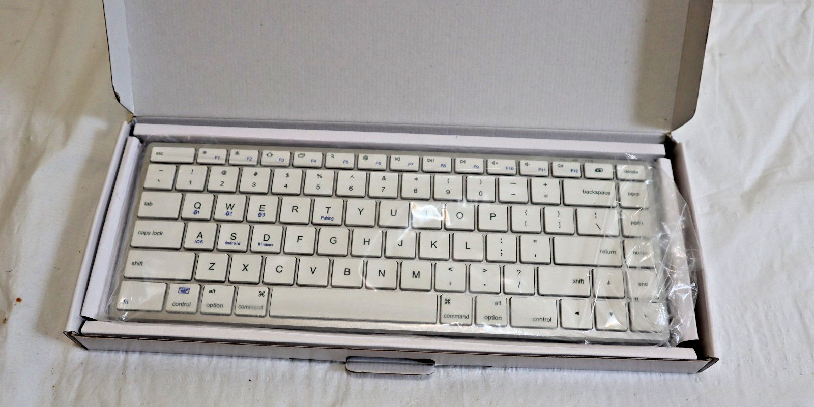 iclever IC-BK21 Multi-Device Ultra Slim Wireless Keyboard Brand NEW in the Box