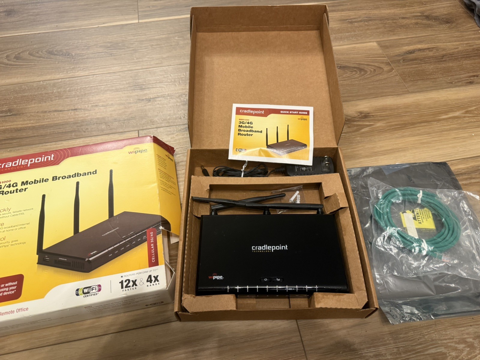 CradlePoint Technology Model MBR1000 Wireless Router - mint - tested working
