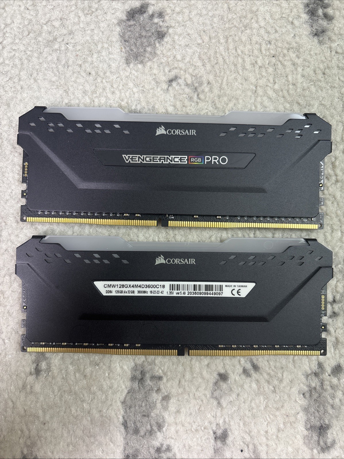 CORSAIR VENGEANCE RGB PRO 64GB (2X32GB) DDR4 3600MHz C18 RAM BLACK UNUSED