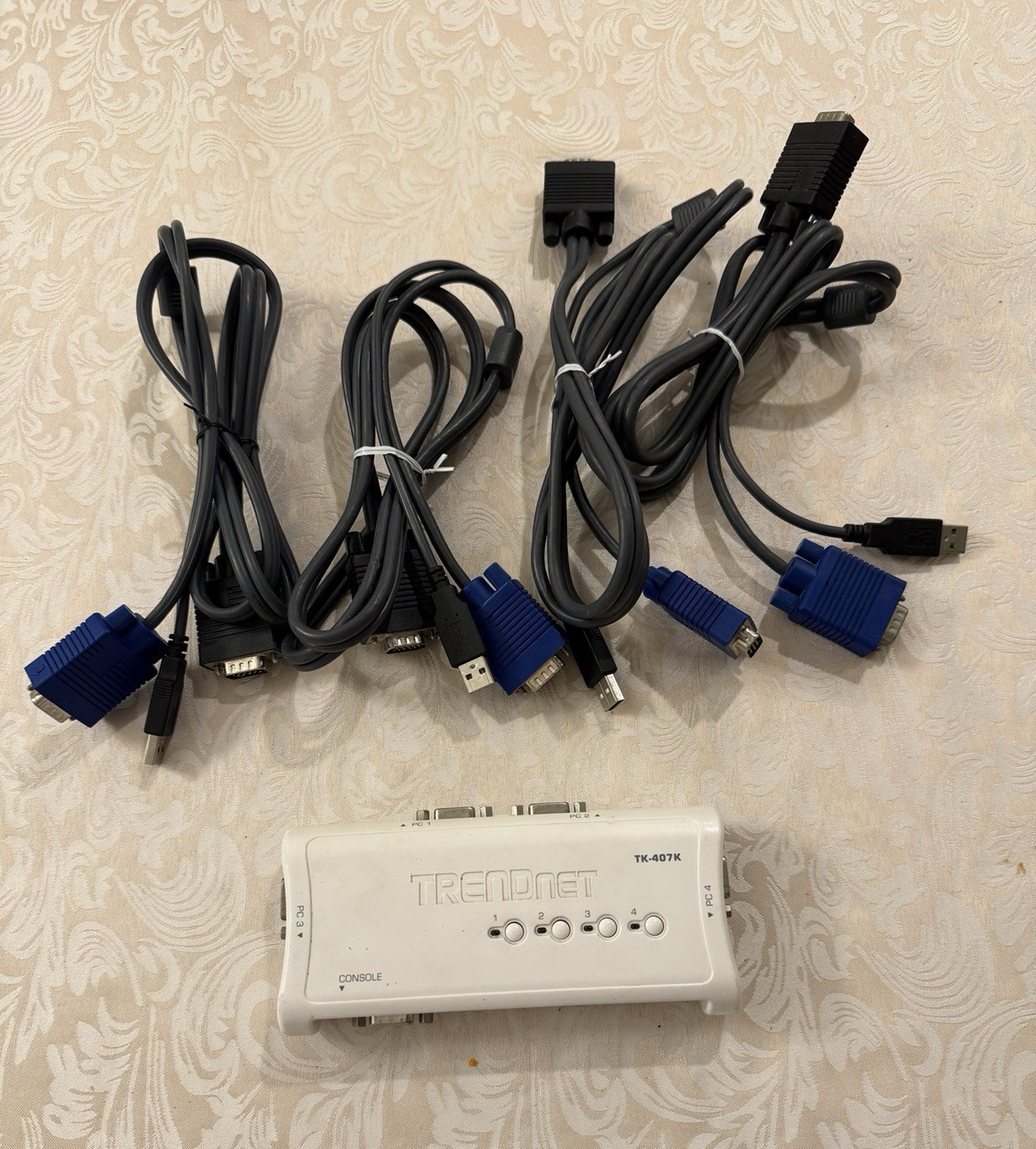 TRENDnet TK-407K 4-Port USB VGA KVM Switch w/ 4 Cables Tested Working