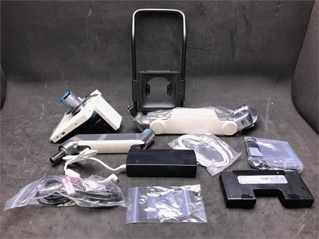 READ SINGLE Humanscale M8.1 Monitor Arm Mount 100W Dock Angled Link M81ACWBTHNA