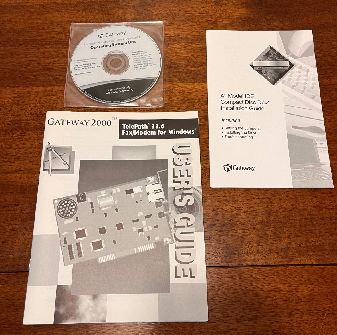 Gateway 2000 Lot (Operating system disc and 2 user guides) 2007