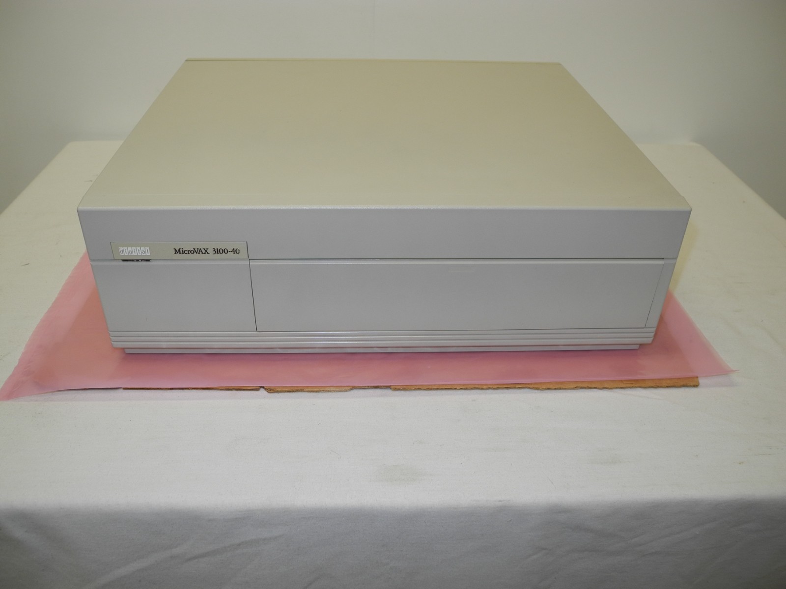 DEC 450ZM-B9 MICROVAX 3100 MOD 40 16MB RAM 4GB HDD RRD43 CDROM BA42B NEW RTC