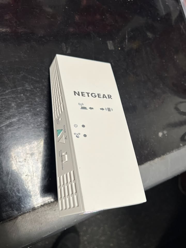 NETGEAR Nighthawk X4 AC2200 WiFi Mesh Extender EX7300v2 excellent used condition