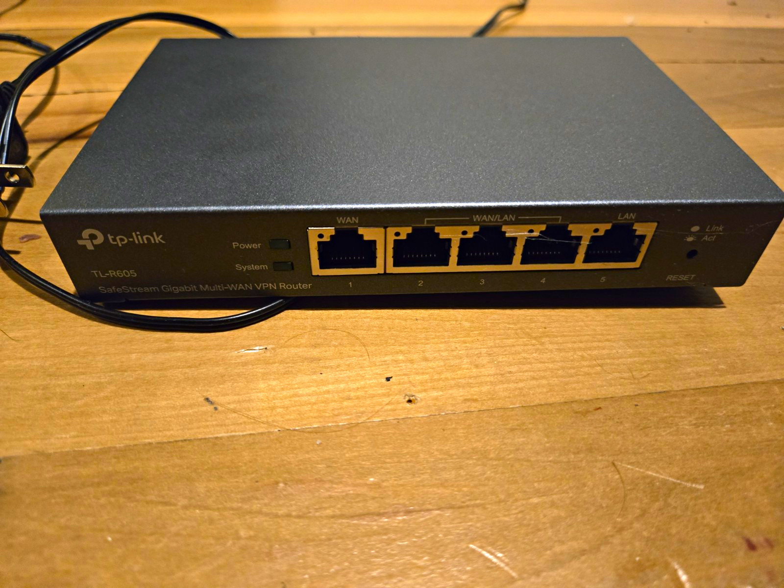 TP-LINK TL-R605 SafeStream Gigabit Multi-WAN VPN 4-Port Wired Router Black