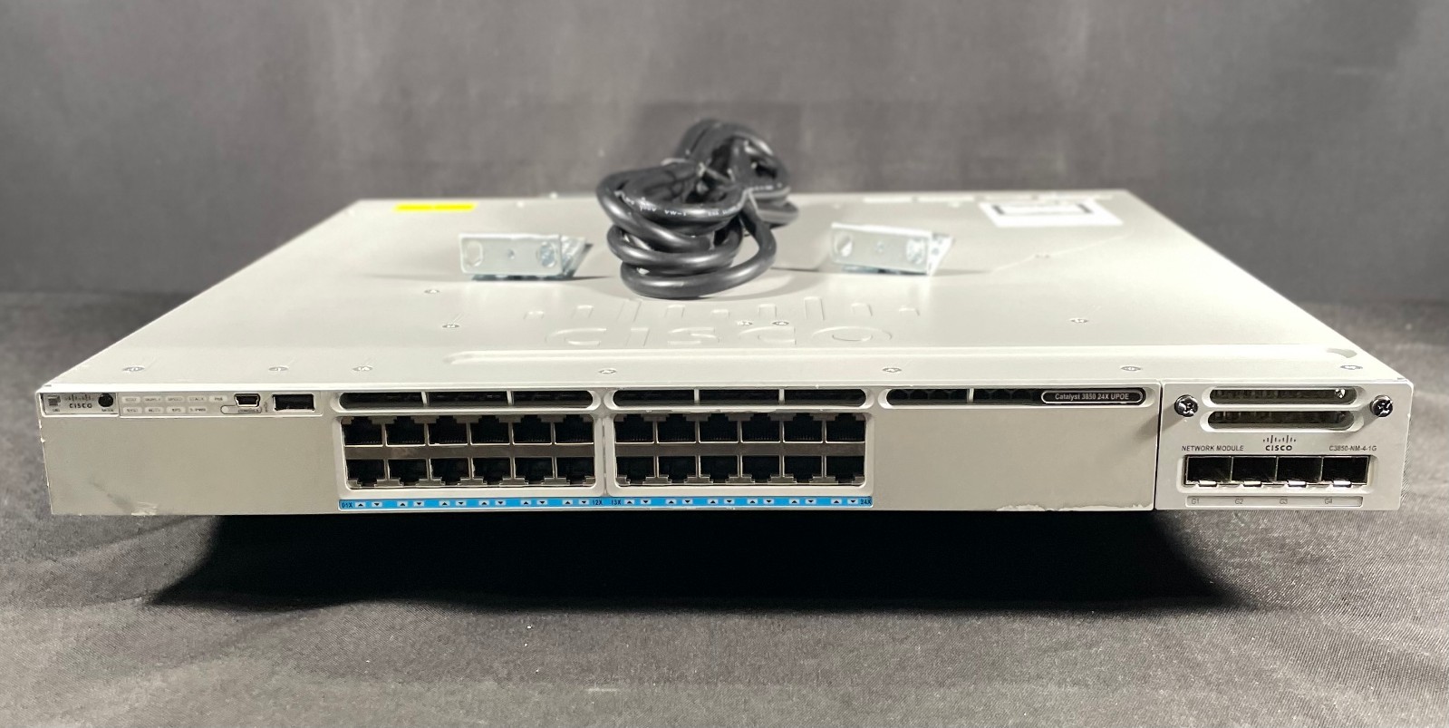 Cisco WS-C3850-24XU-S 24 100Mbps/1/2.5/5/10 Gbps UPOE Ethernet Switch-Fast Ship
