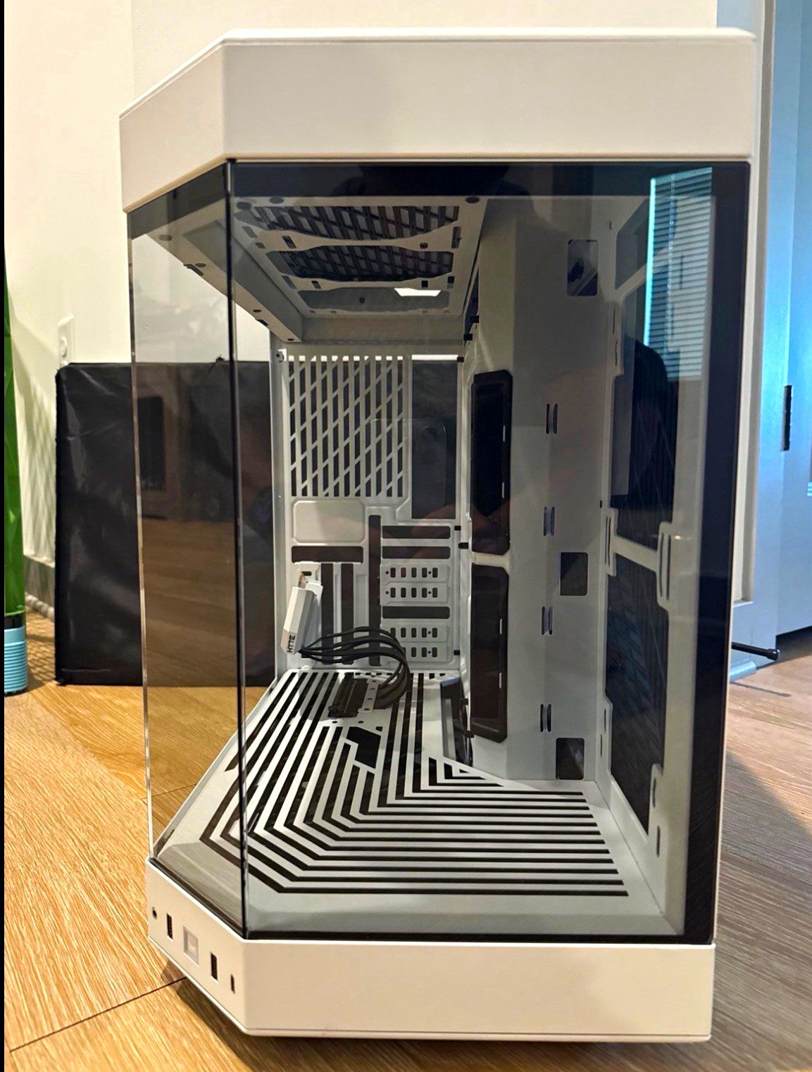 HYTE Y70 ATX Mid Tower PC Case White/Black Tempered Glass Side, USB-C