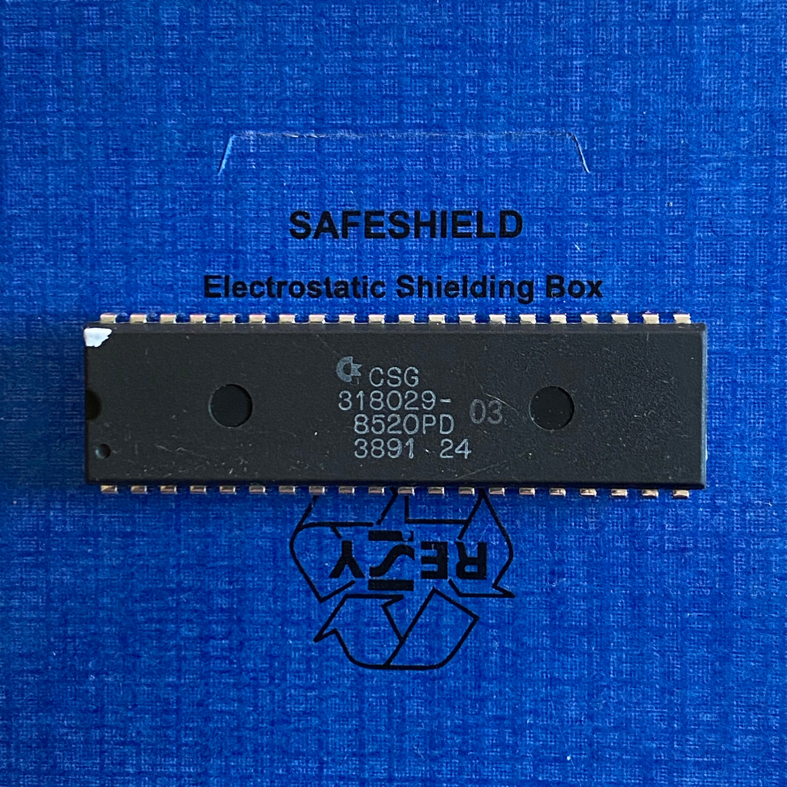 8520PD CSG ODD EVEN (x1) from an AMIGA 500 REV.6A #38 91