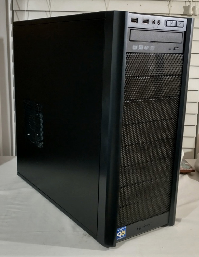 Antec gaming computer,  Gigabyte motherboard op sys.windows seven / windows XP ?
