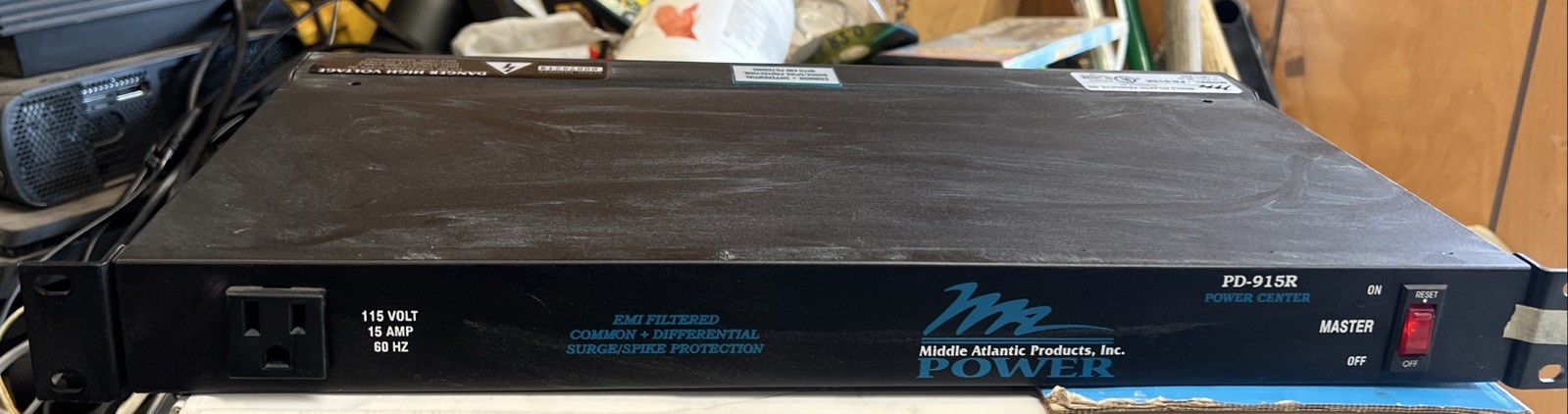 MIDDLE ATLANTIC PRODUCTS PD-915R  9 OUTLET 15 AMP POWER DISTRIBUTION UNIT