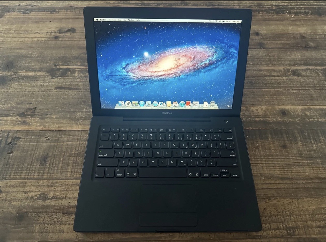 2009 Macbook, Black, Excellent Condition