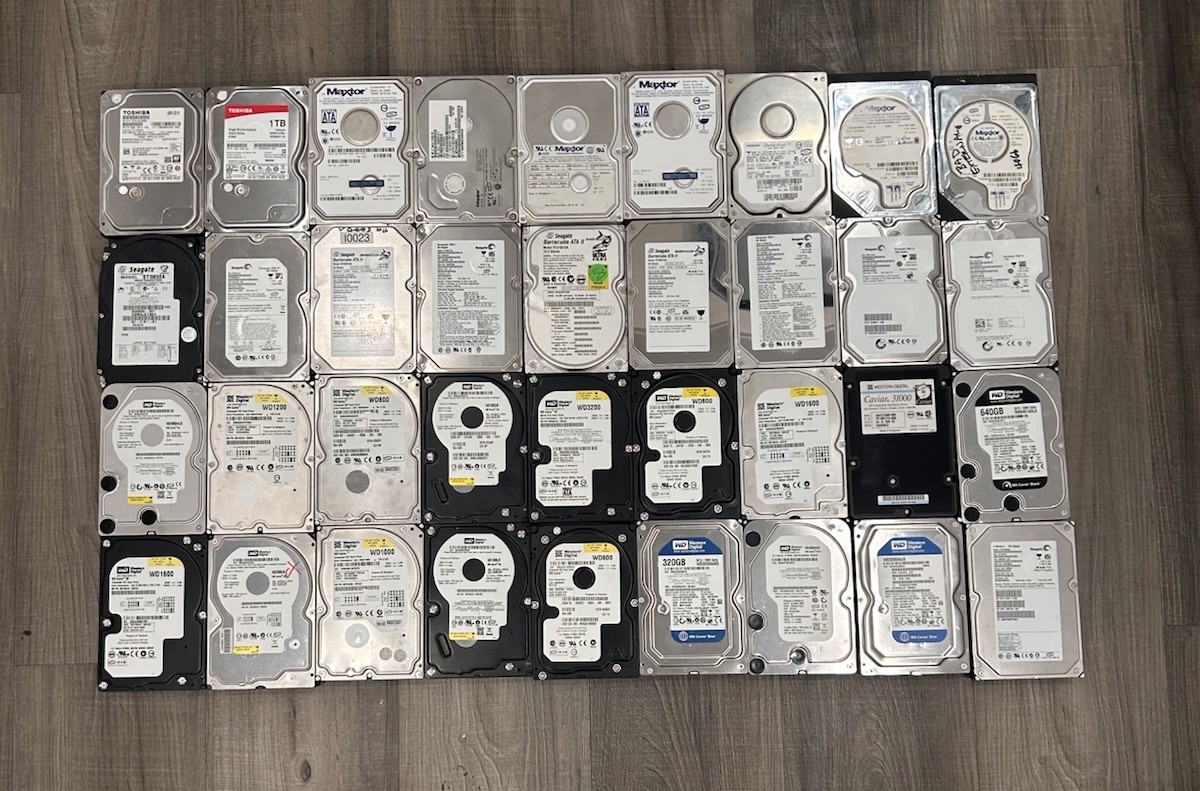 Lot of 36 3.5" Mixed Brands Hard Drives WD Maxtor Seagate Toshiba UNTESTED