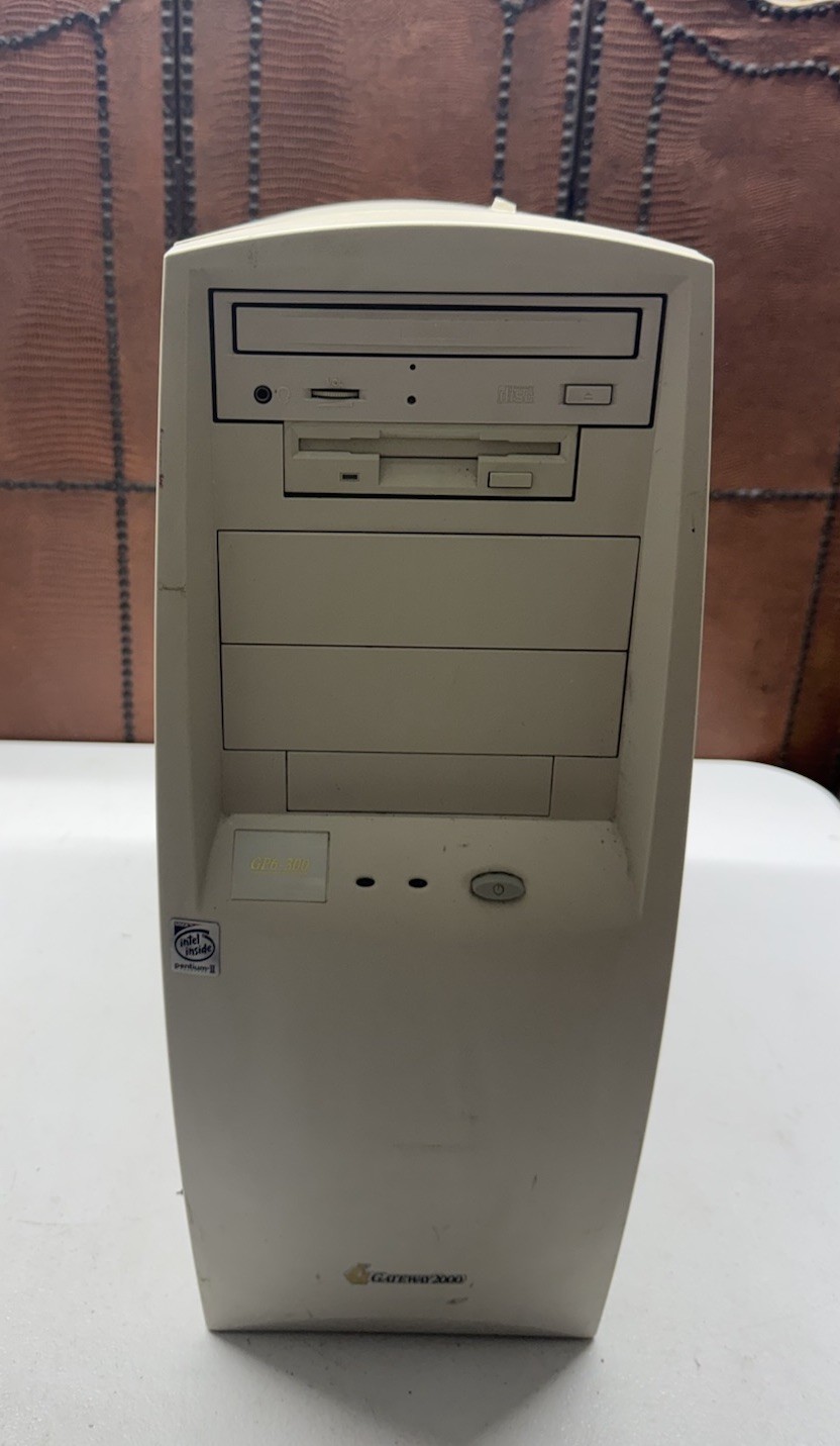 Gateway GP6-300 MMX Intel Pentium II Powers On
