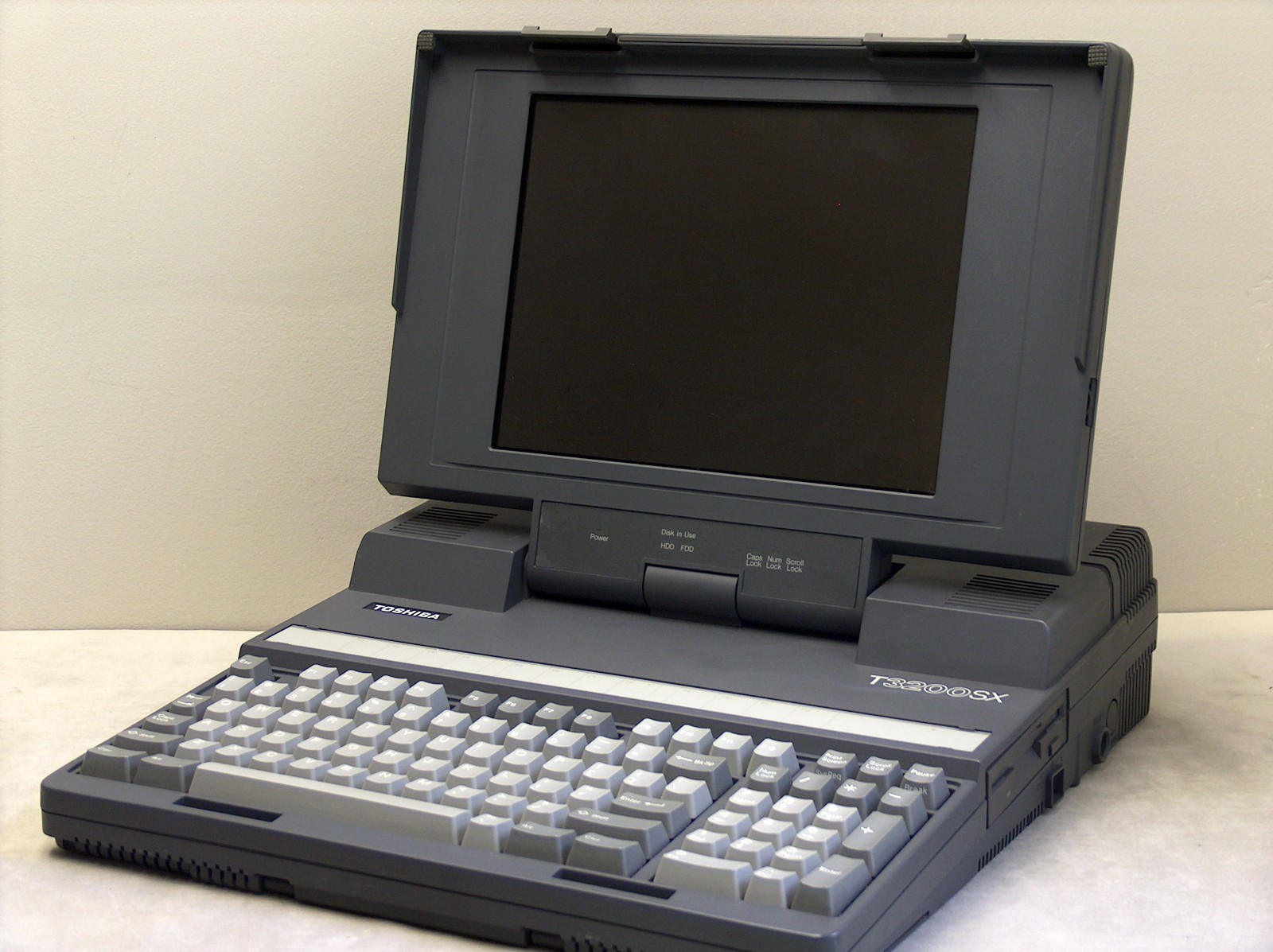 Toshiba T3200SX Portable Laptop Personal Computer