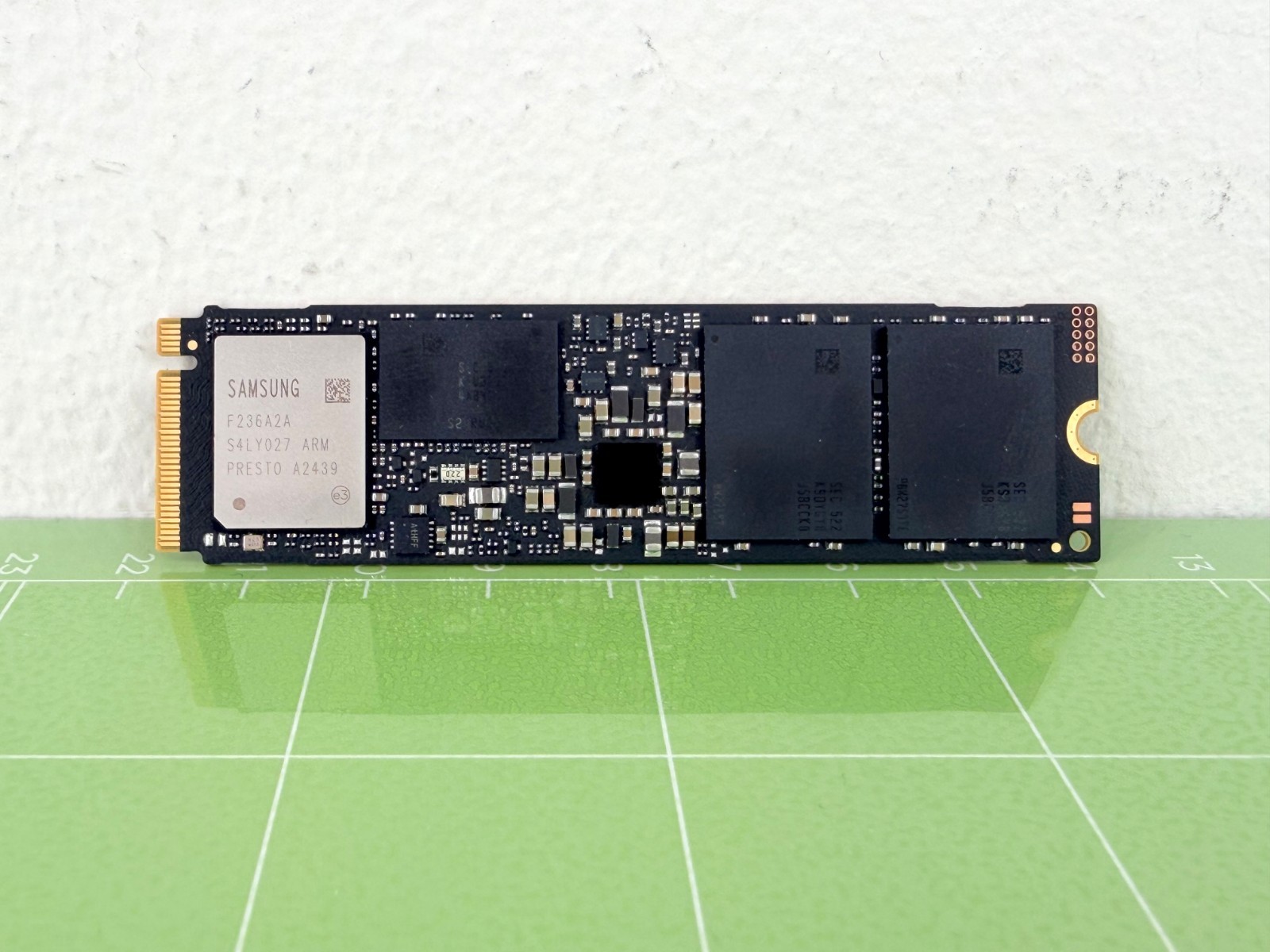 Samsung - 9100 PRO 4TB with Heatsink Internal SSD PCIe Gen 5x4 NVMe [MZ-VAP4T0]