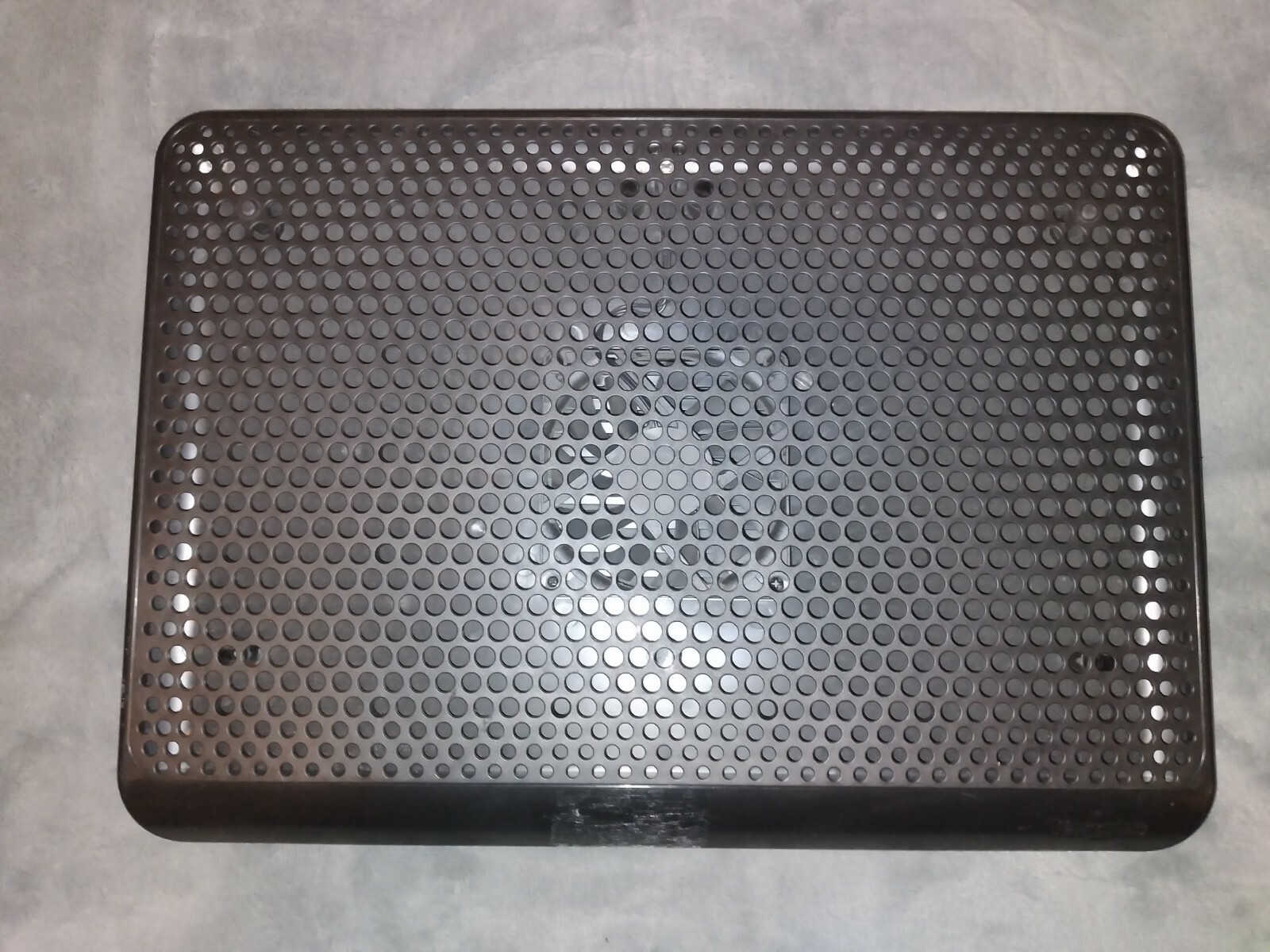 Targus Laptop Cooling Matt w/ USB Connection 13.3" Model # AWE69US 