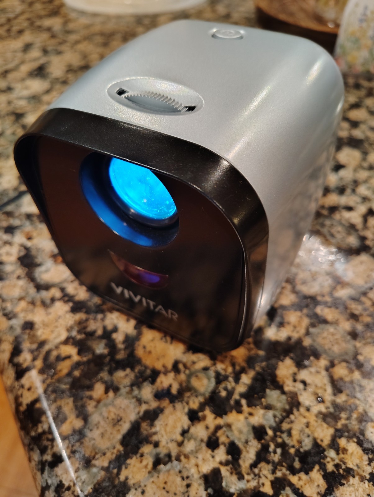 VIVITAR SUPER MINI PORTABLE PROJECTOR 1080P Powers On, No Manual Or Box