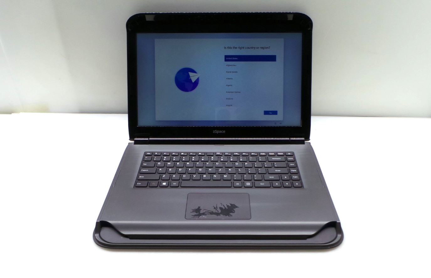 zSpace W1847 | 15.6" Laptop | AMD A9-9420 +R5 | 8GB 256GB SSD | Win11 Pro