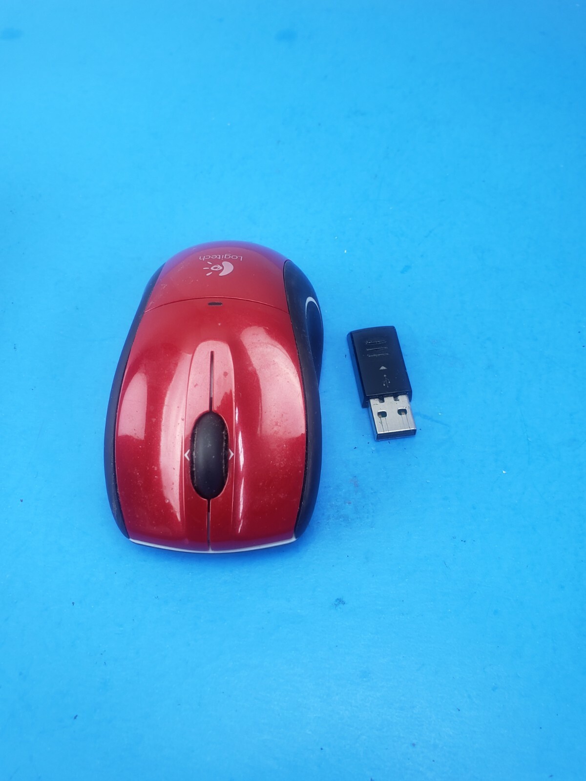 Logitech V320 Wireless Mouse M-RCD125 With USB Receiver Working Ships Free FAST