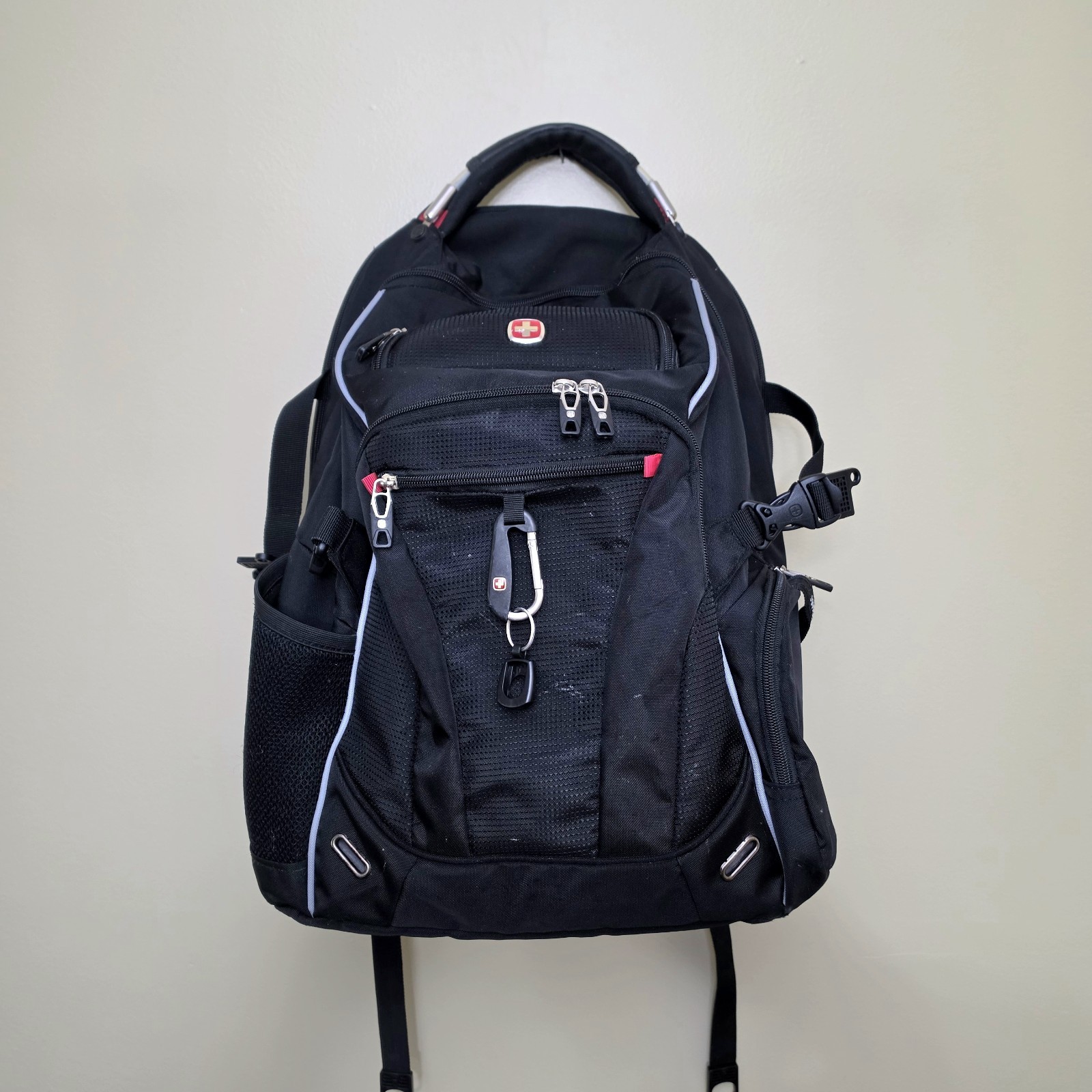 SWISSGEAR 6752 ScanSmart Airflow Laptop Tablet iPad Backpack Black Red