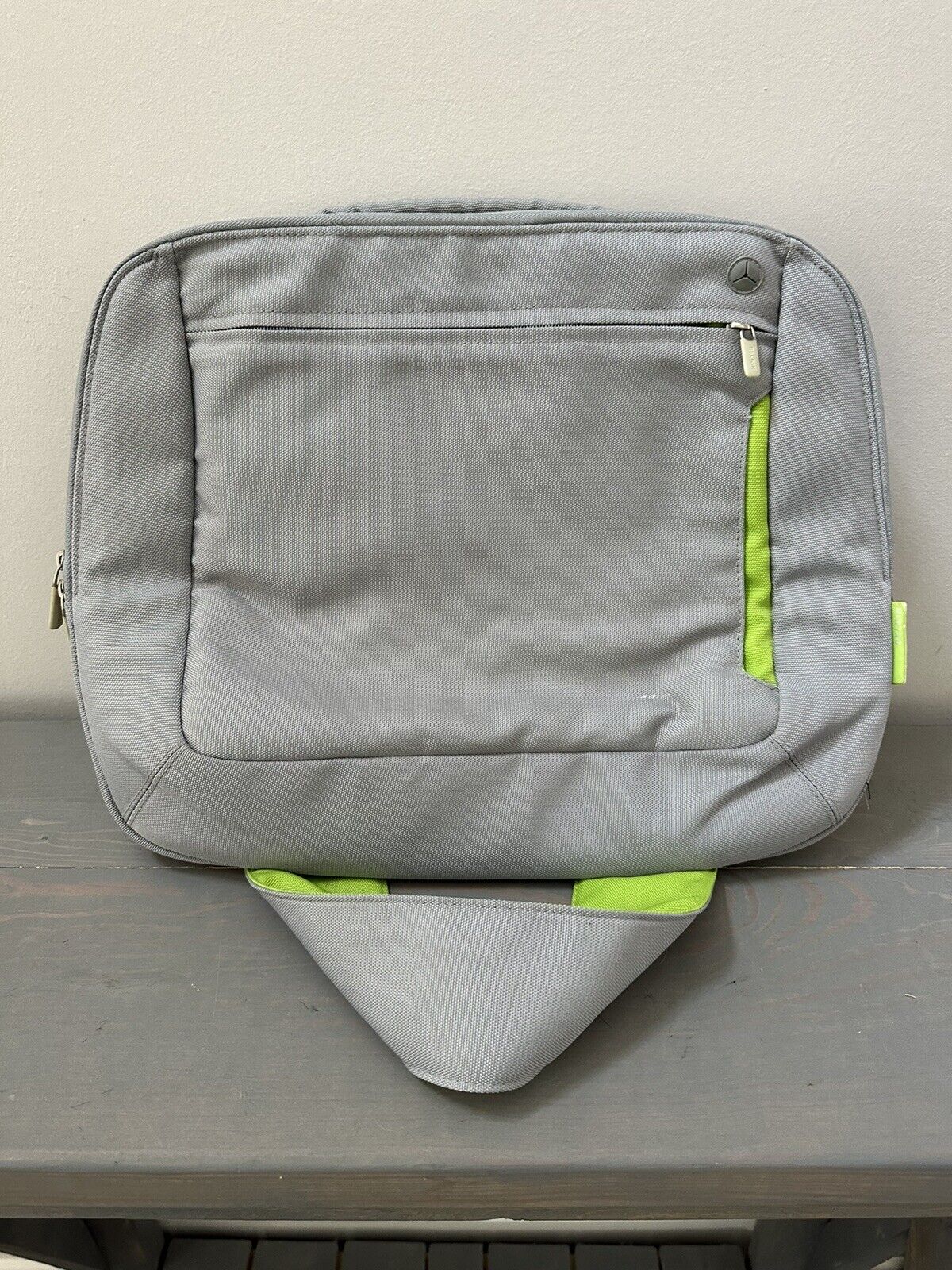 Belkin 15” Laptop Bag Messenger Style Gray/Green Cross Body Or Shoulder