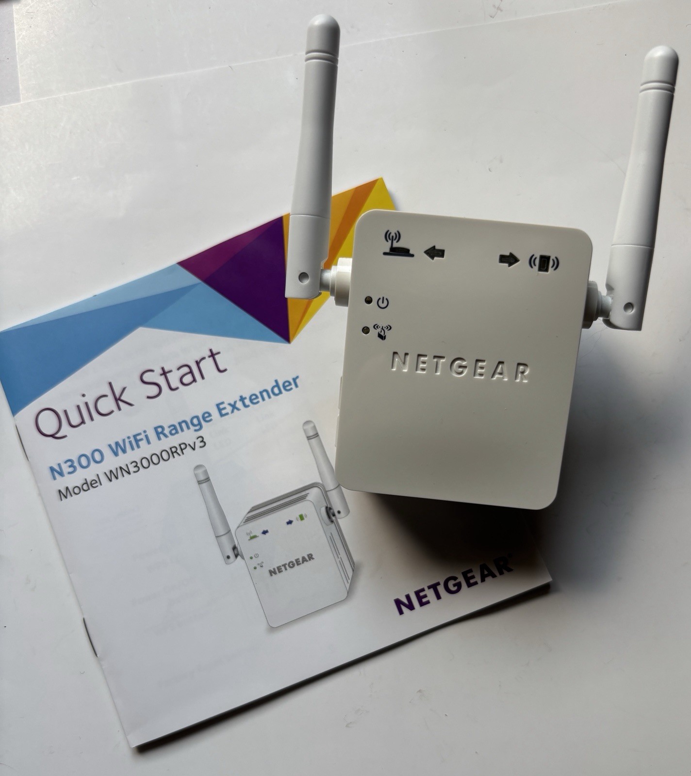Netgear N300 WiFi Range Extender Essentials Edition 300Mbps Wall-plug WN3000RP