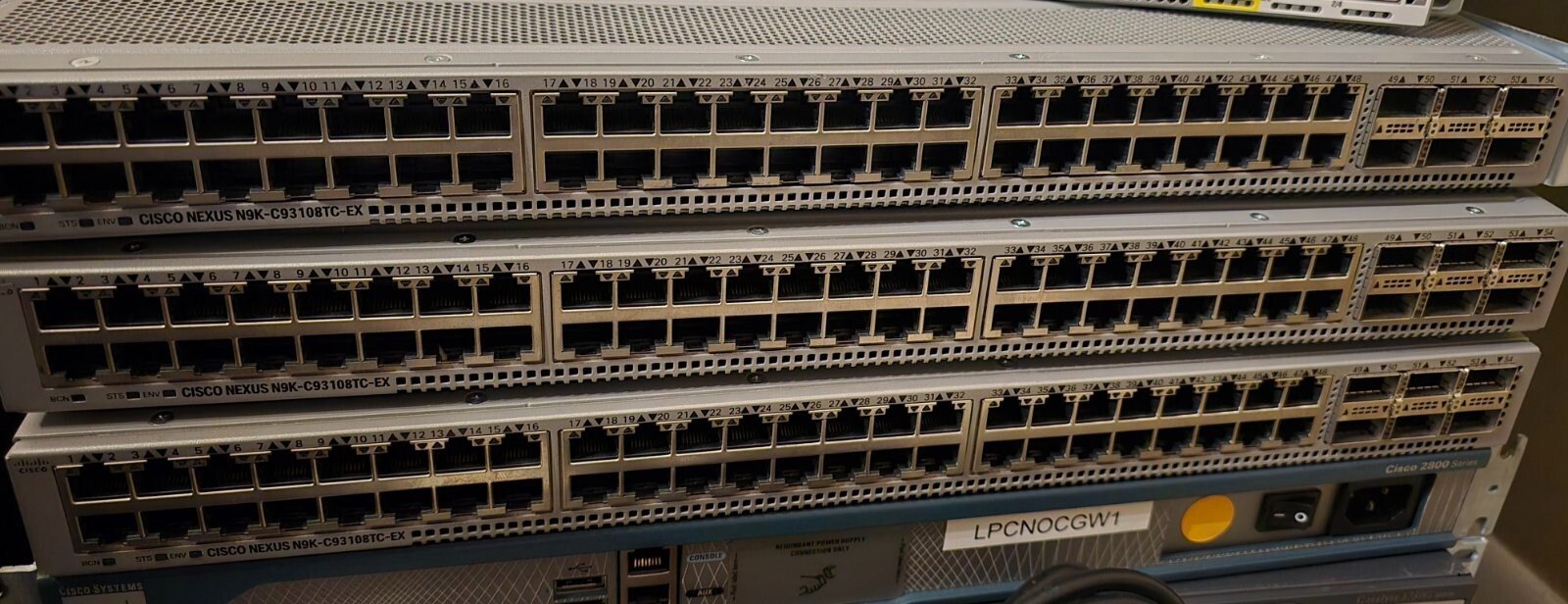 CISCO NEXUS 48 PORT SWITCH N9K-C93108TC-EX V04