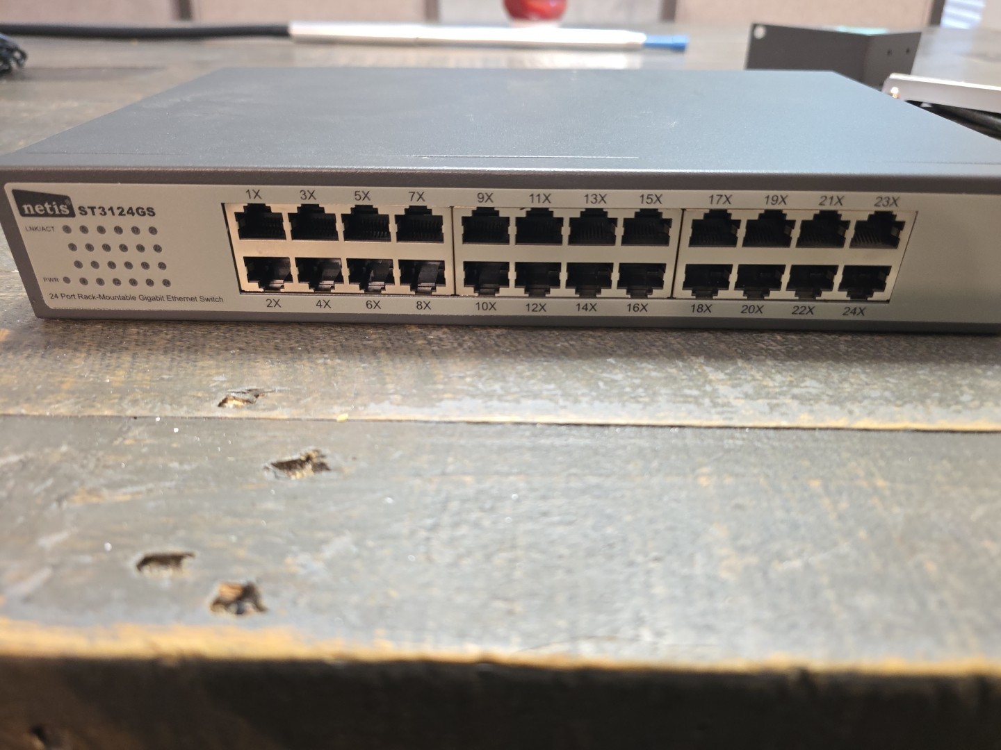 NETIS ST3124GS 24 PORT GIGABIT UN-MANAGED SWITCH, METAL CASE, STANDARD MOUNTING