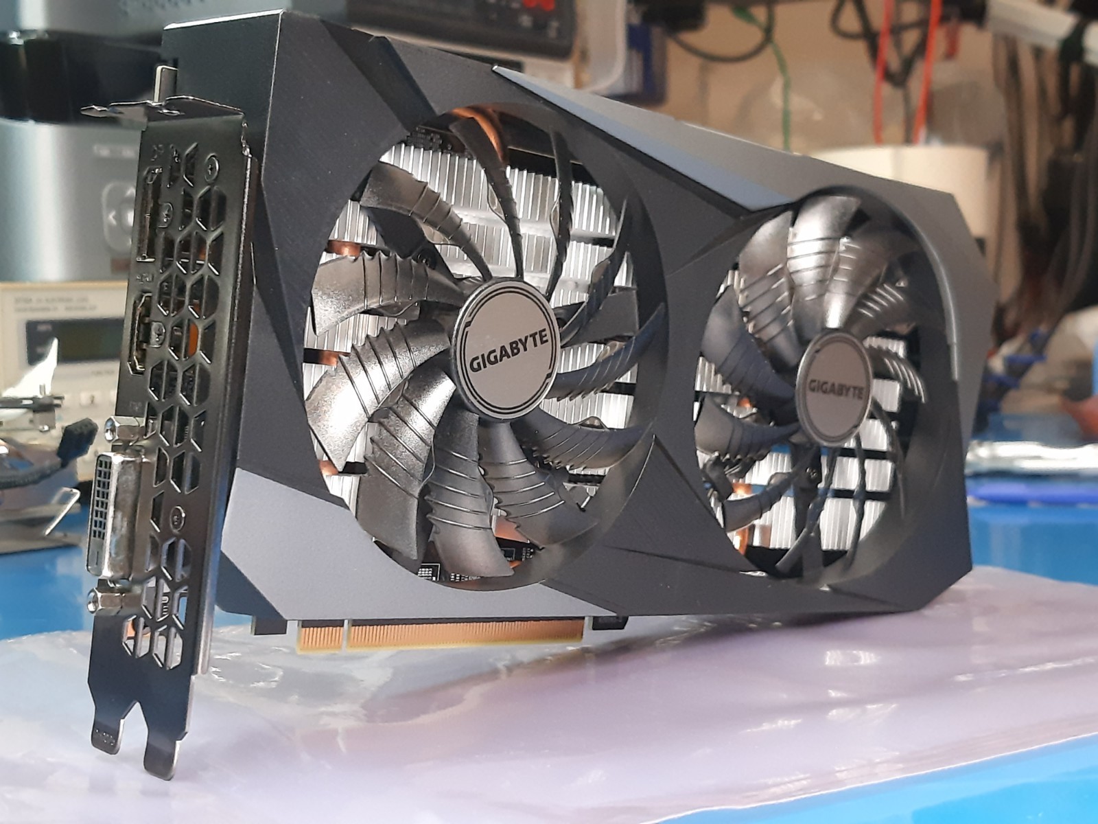 GIGABYTE GeForce RTX 3050 WINDFORCE OC 8GB GDDR6 Ampere Gen TESTED WORKS CLEAN