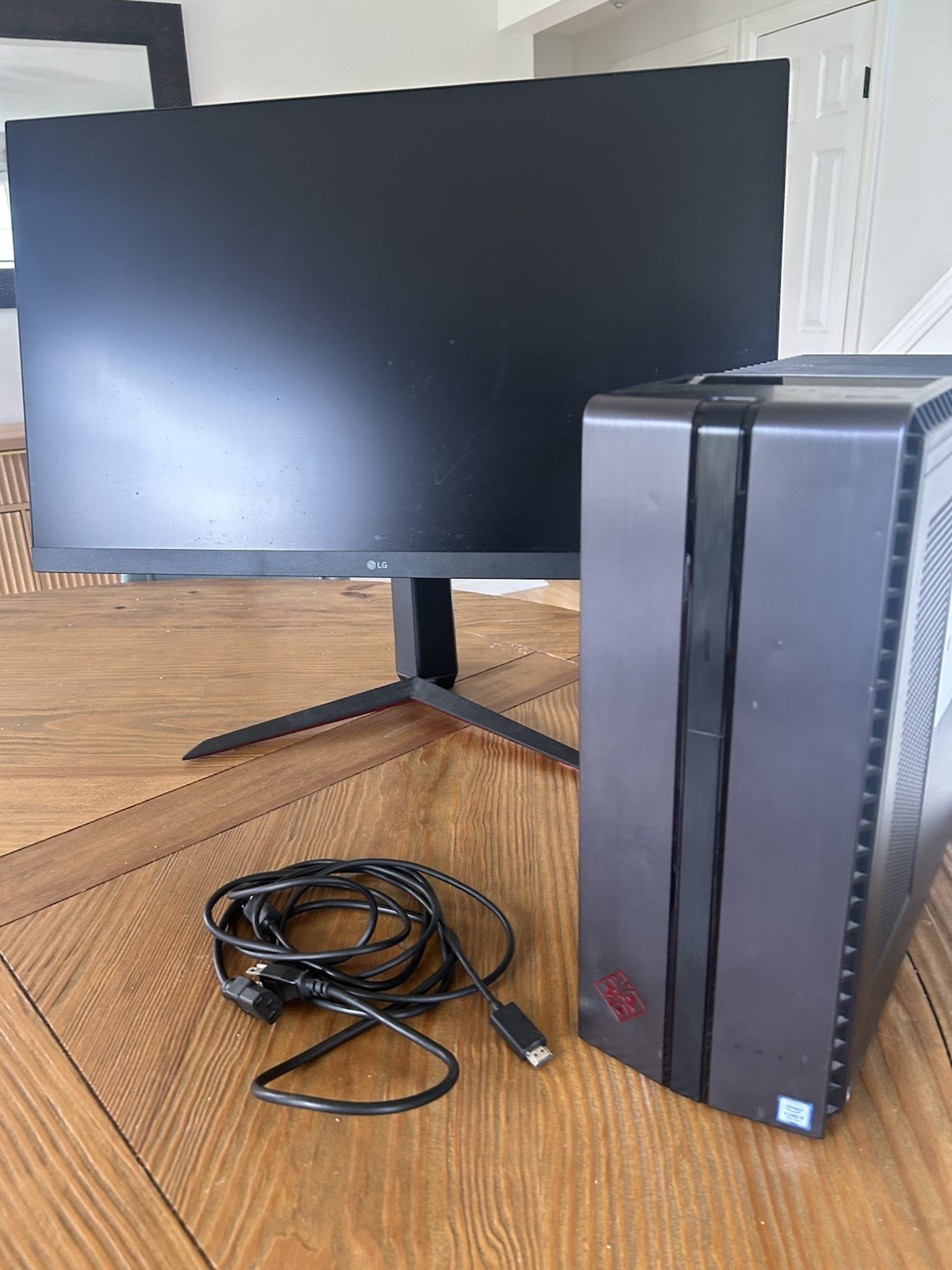 HP OMEN 870-224 Gaming Desktop i5-7400 GTX1060 8GB 1TB Win10 LG Monitor