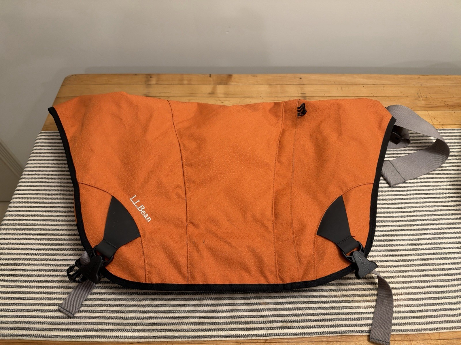 L.L.Bean Orange Messenger Bag Crossbody Shoulder Bag Gray Strap Padded Organizer