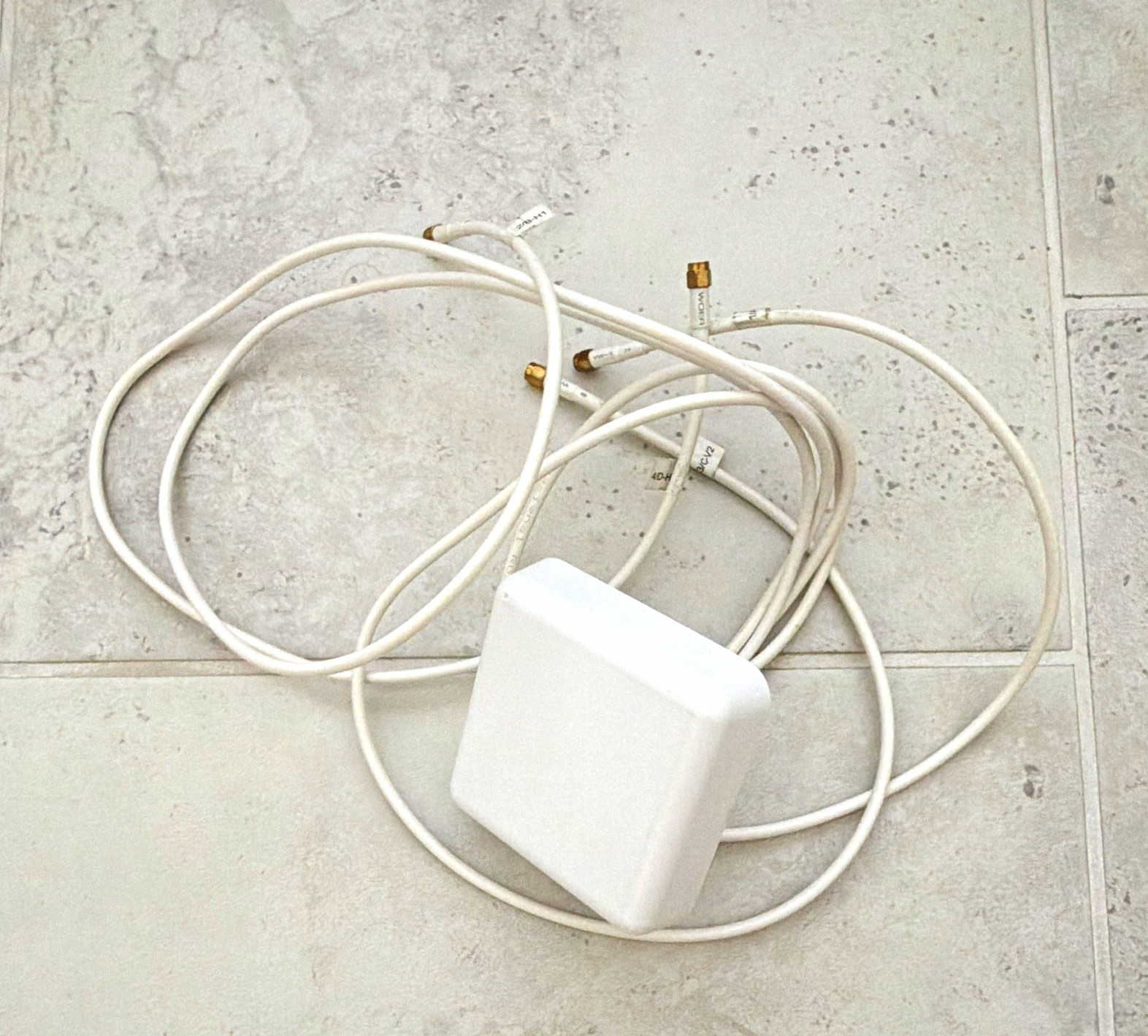 Venter TerraWave Antenna Dual-Band 2.4/5GHz RP-SMA White M6060060D3D3002NS